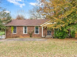 2101 Memorial Dr, Clarksville, TN 37043