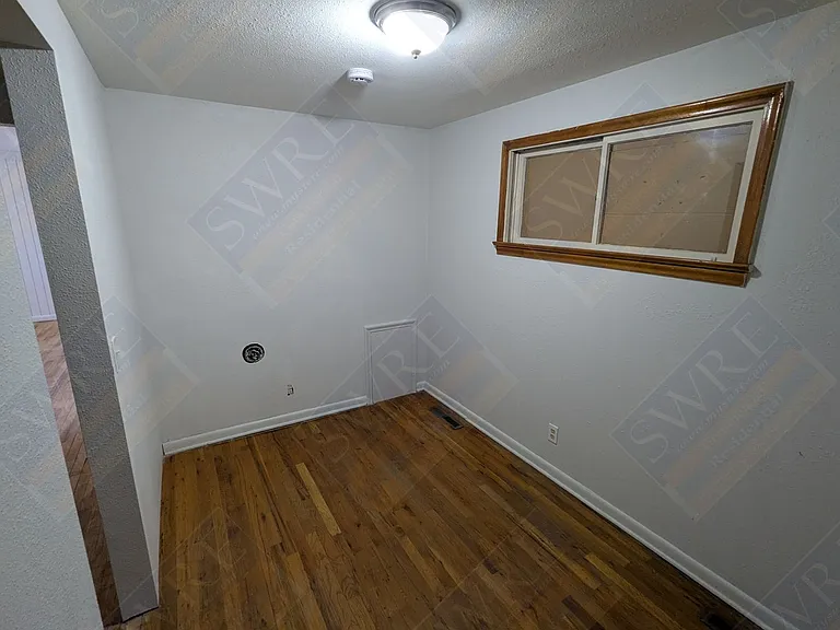 902 1/2 Wyoming St — Photo 8