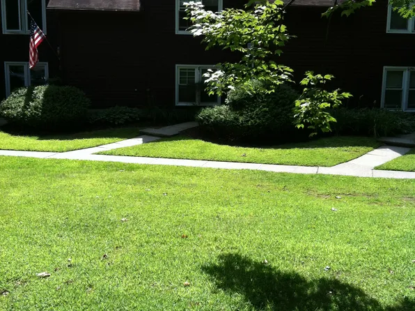 256 Oak Cir, Colchester, VT 05446