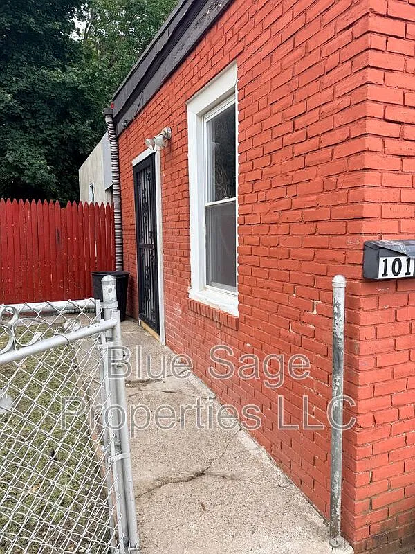 1 bed, 1.0 bath, 448 sqft — Photo 3