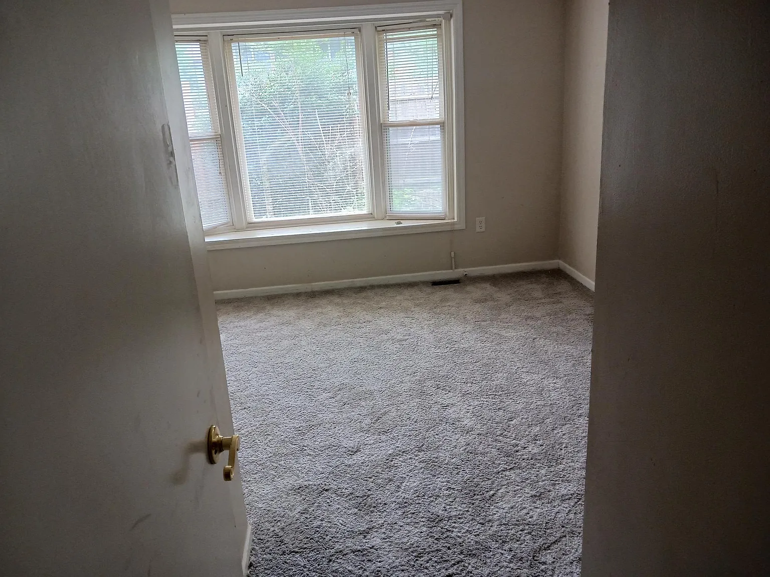 3 bed, 1300 sqft, $1,750 — Photo 4