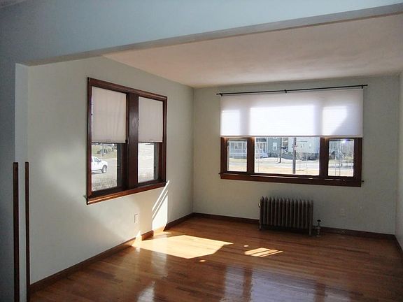5th image of 169 School St Unit 169
