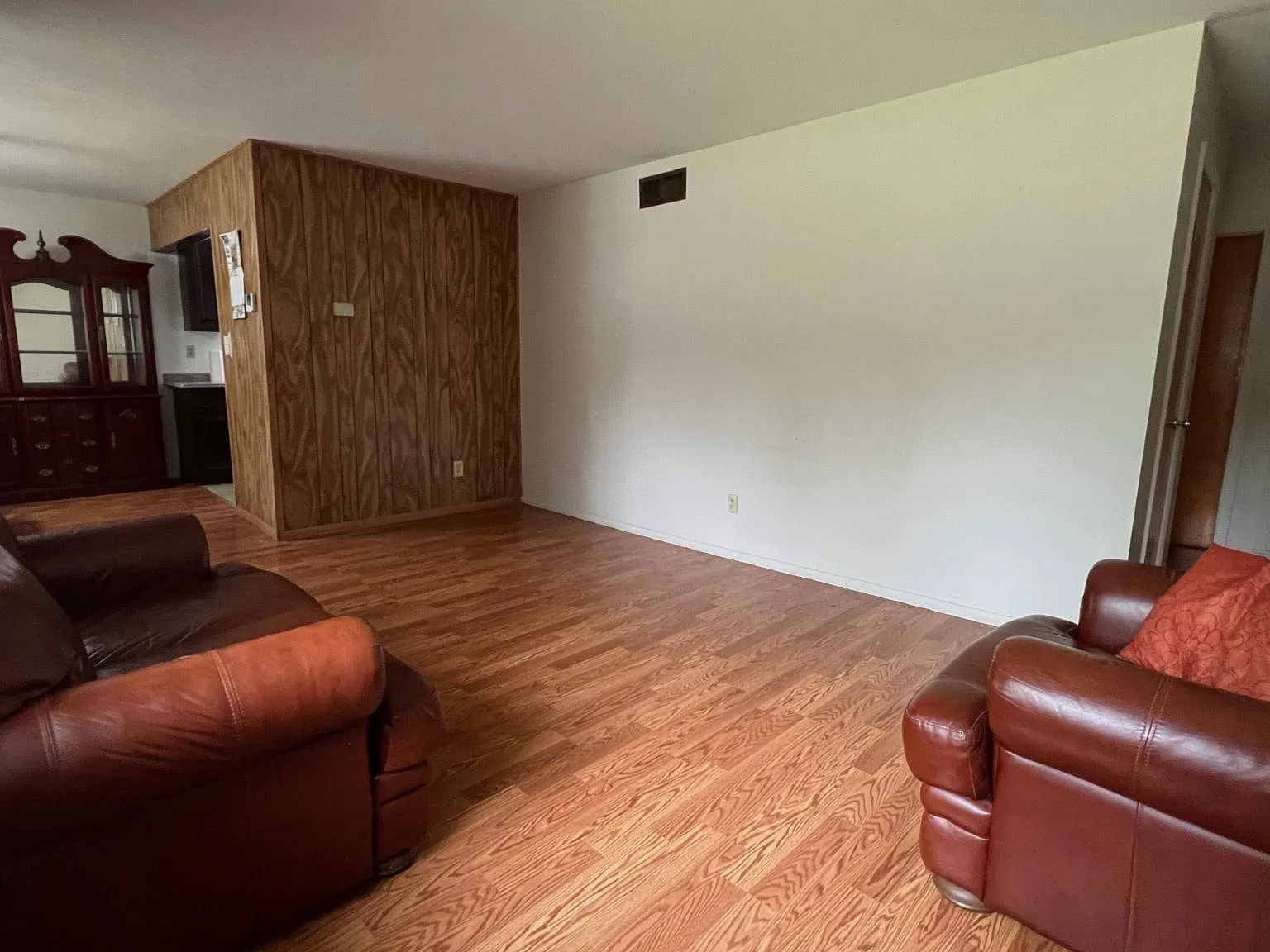 3 bed, 1098 sqft, $1,600 — Photo 4