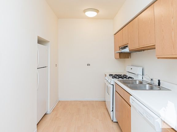 5th image of 2552 W Eastwood Ave #1F