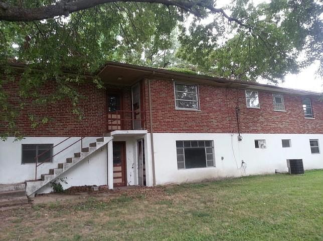2nd image of 206 Bridgeview Ln