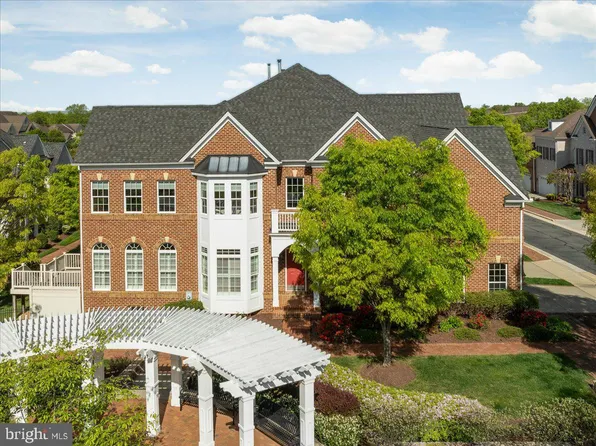 3984 Portloe Ter, Fairfax, VA 22033