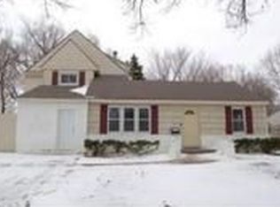 7505 Newton St, Overland Park, KS 66204