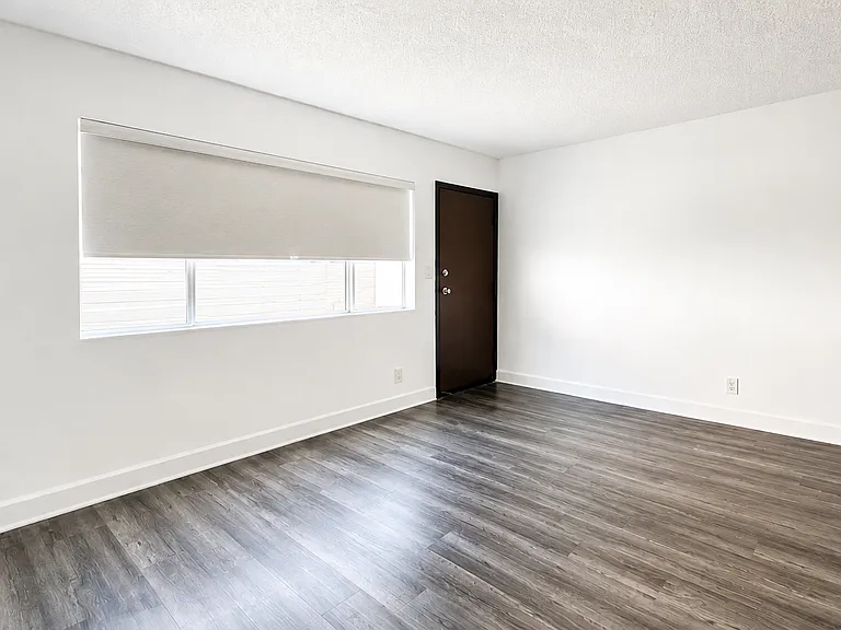 319 N Heliotrope Dr #1 — Photo 3