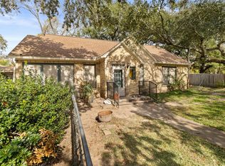 205 Jephson Dr, Alvin, TX 77511