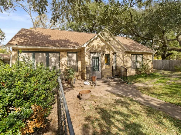 205 Jephson Dr, Alvin, TX 77511