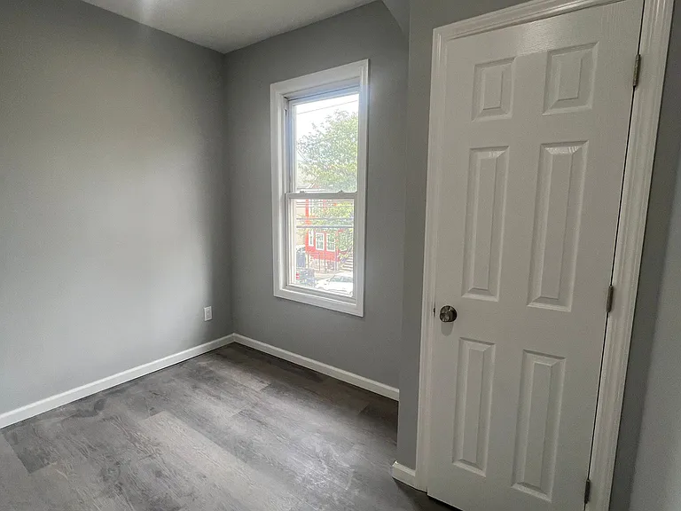 56 9th Ave #2 — Photo 3
