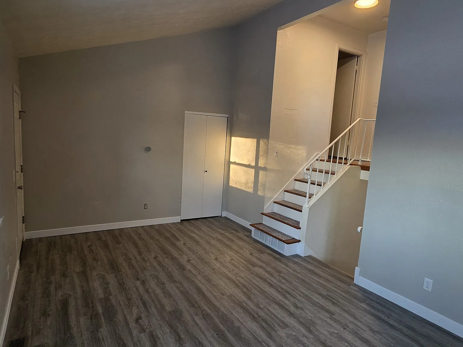 2 bed, 940 sqft, $1,200 — Photo 3