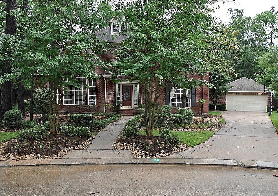 Gorgeous 2-story arched entry, oversized detached garage, adjacent to walking path.