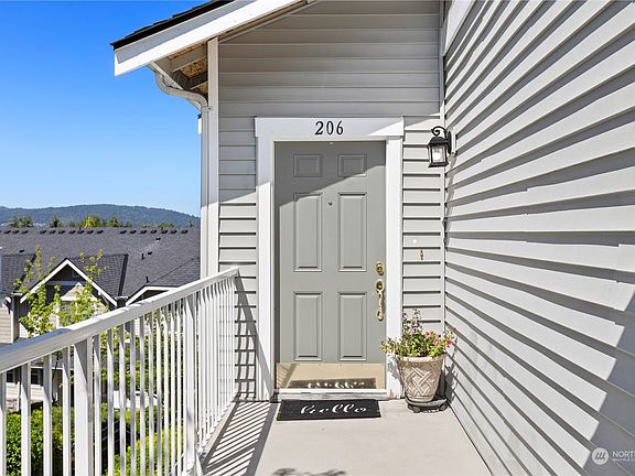 3rd image of 1601 NE Katsura Street #206