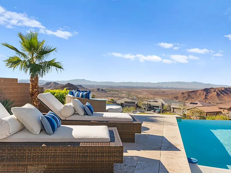 55 Vista Outlook St — Photo 42