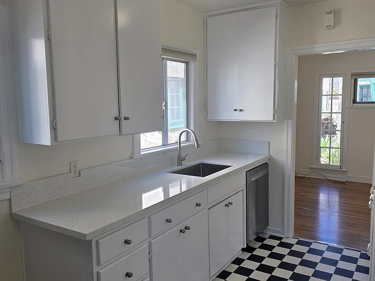 617 S Columbus Ave #A — Photo 12