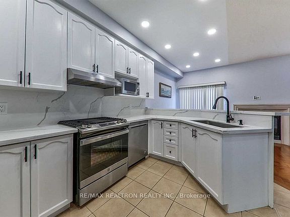 5th image of 46 Blue Meadow Ct
