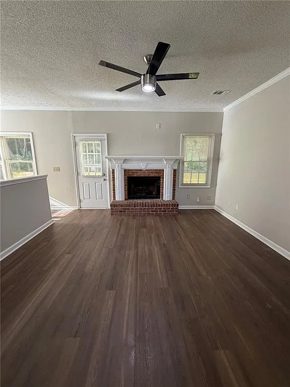 4 bed, 2.5 bath, 2300 sqft, $2,295 — Photo 3