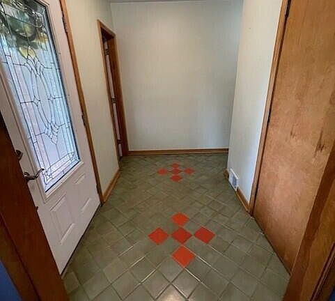 2nd image of 2801 Fernwood Ave