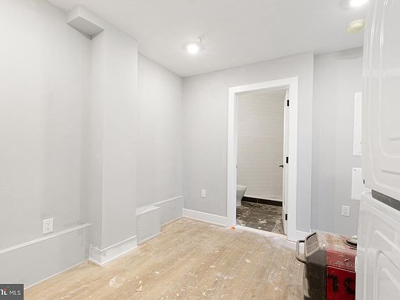 4th image of 3965 Lancaster Ave #103
