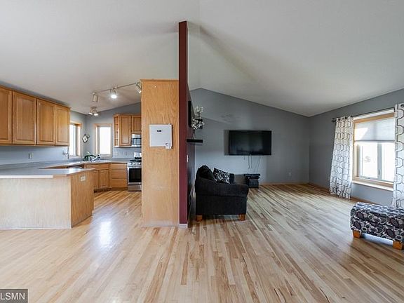 5th image of 23490 Arrowhead St NW