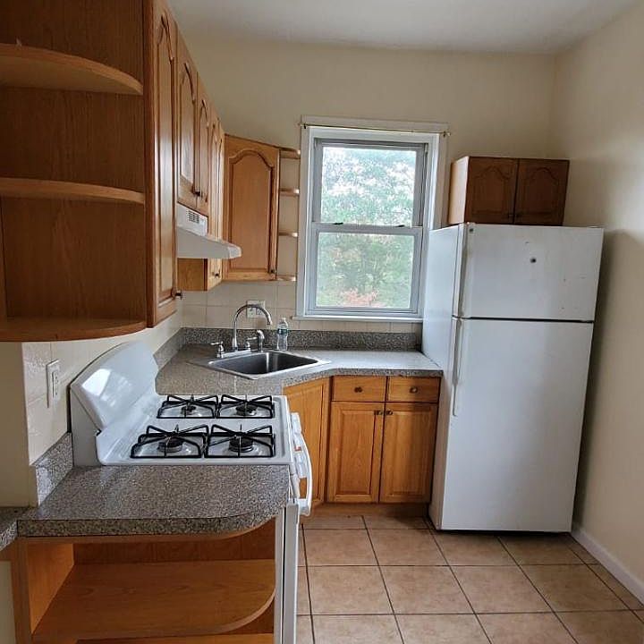 1st image of 70 Kettell Ave APT 2