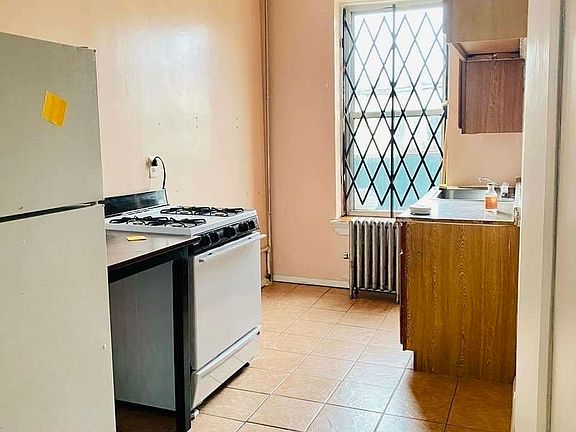 3rd image of 133 Starr St #3RR