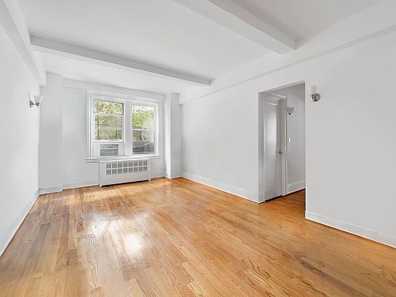 3rd image of 200 W 70th St APT 2R