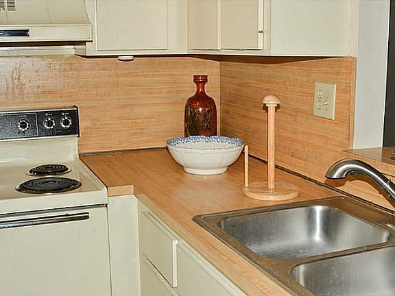 5th image of 9405 Fontainebleau Blvd APT 214