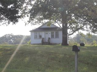 1136 W Springfield Rd, Saint Clair, MO 63077