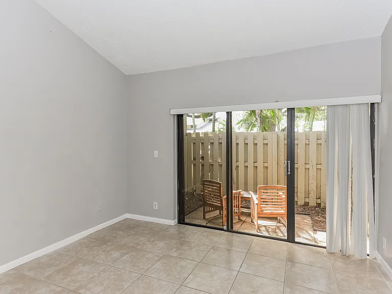 1400 NW 9th Ave #B-8 — Photo 17