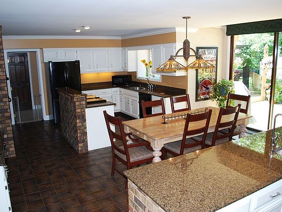 kitchen w/refinished cabinets, granite, built-in dsk, ovrszd sliding dr to dck