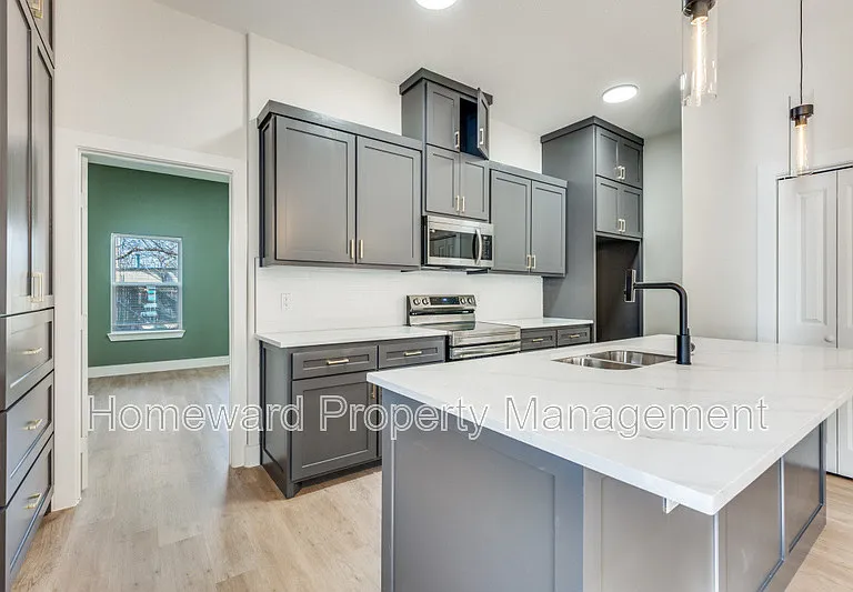 835 Stamps Ave — Photo 4