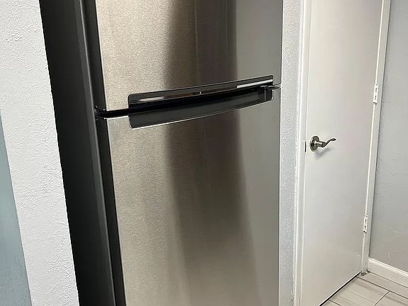 4th image of 711 Harbour Town Dr APT 3