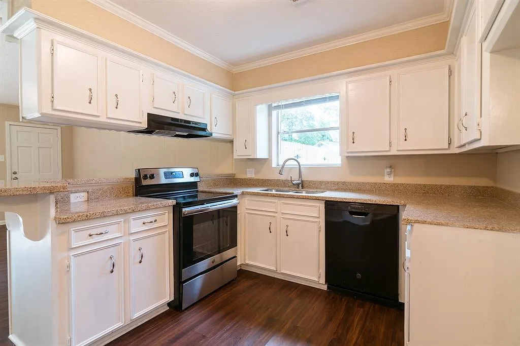 3 bed, 2.0 bath, 1525 sqft, $1,800 — Photo 3