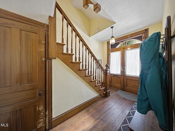 3rd image of 107 Washington Street