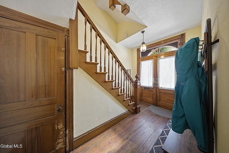 3rd image of 107 Washington Street