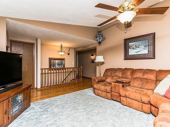 4th image of 52 Bunker Hill Dr