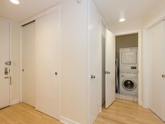 3rd image of 2626 N Lakeview Ave APT 701
