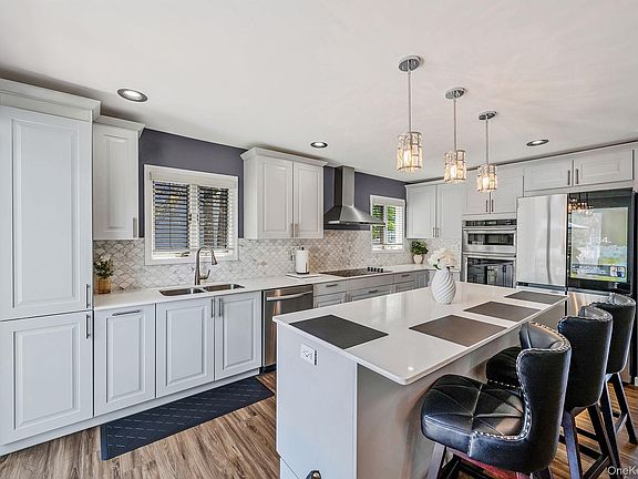 2nd image of 935 Sterling Place