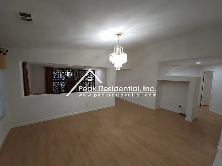 2727 Hinton Cir — Photo 9