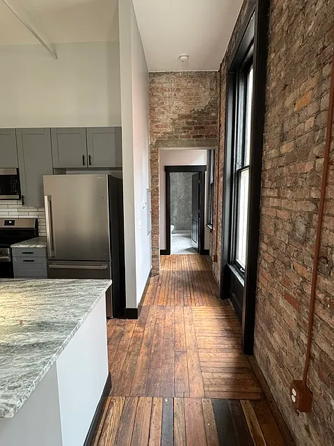 907 N Superior St — Photo 4