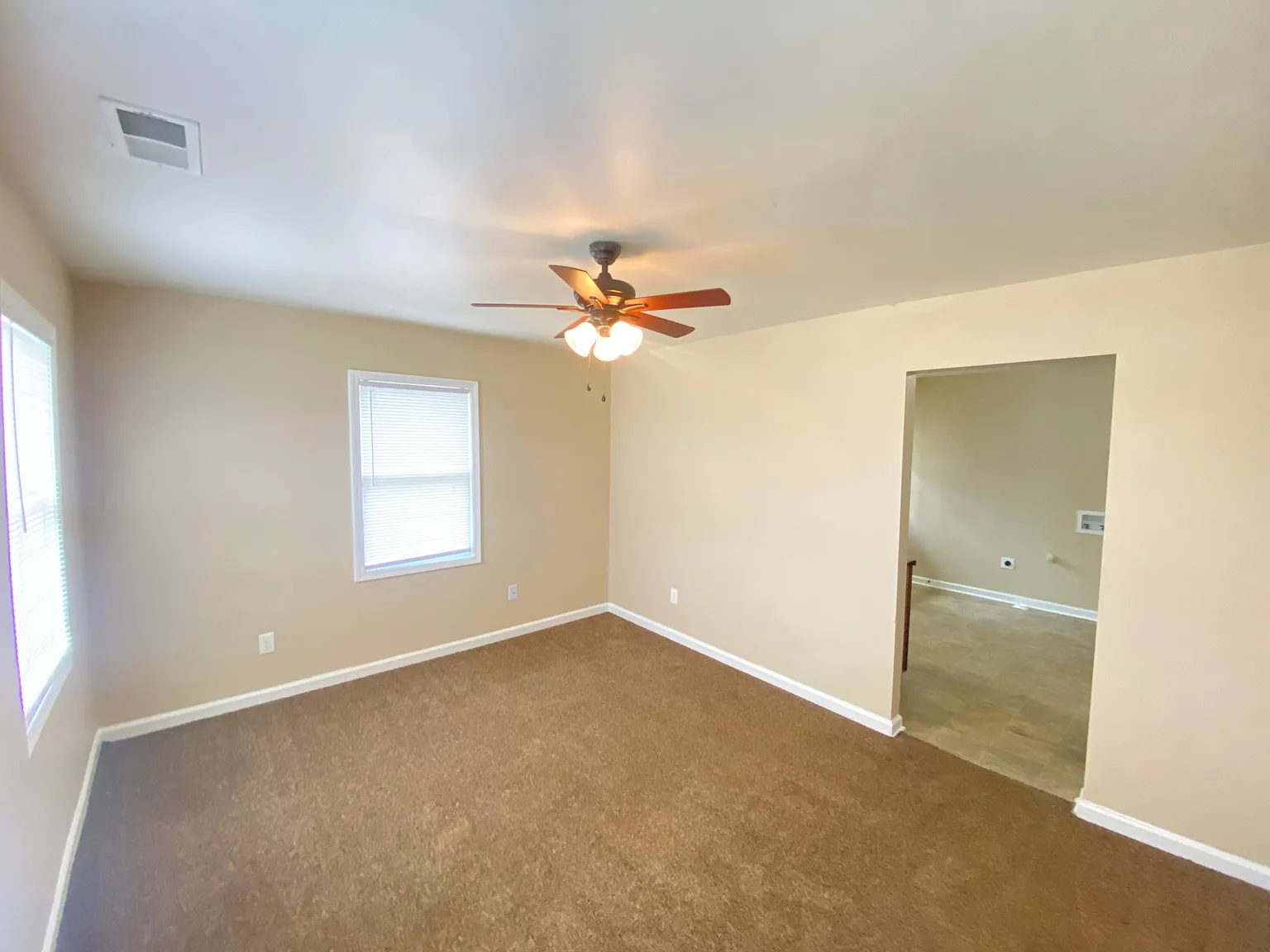 2 bed, 852 sqft, $895 — Photo 2