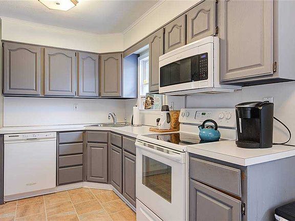 4th image of 3435 Clifton Blvd