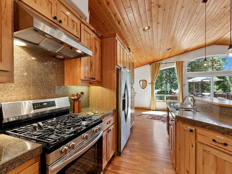 243 Pine St — Photo 17