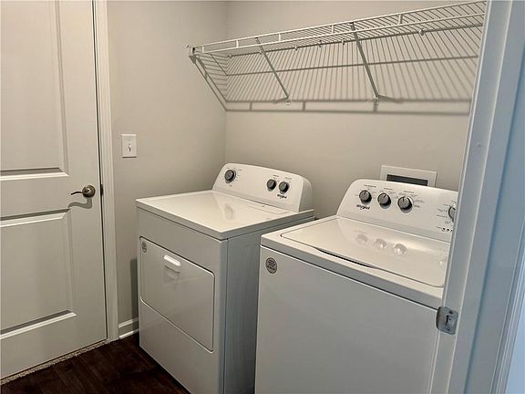5th image of 21 Silver Leaf Ln