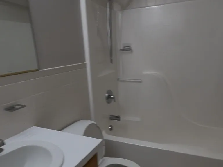 2nd floor full bathroom