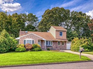 20 Larry Rd, Selden, NY 11784