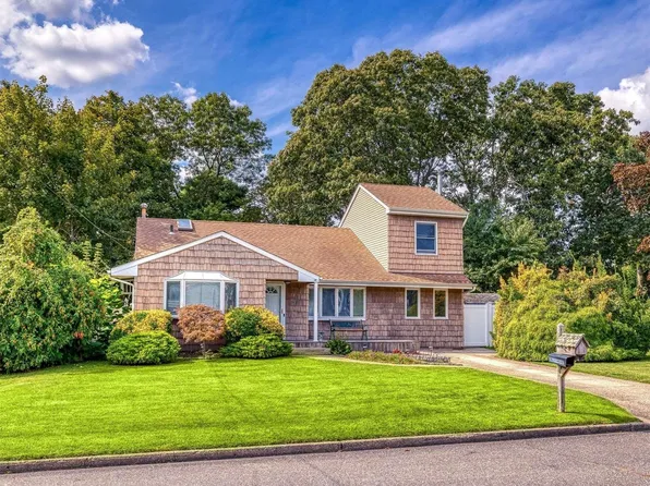 20 Larry Road, Selden, NY 11784