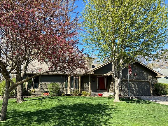 2nd image of 1513 W Prairie Wood Ct